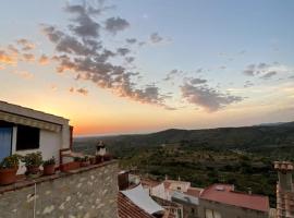 Traditionelles und gemütliches Dorfhaus, hotel em Cervera del Maestre