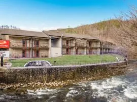 Econo Lodge Inn & Suites on the River