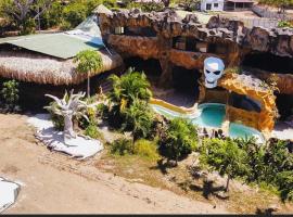 La Perla Negra Eco Pirate Resort – tani hotel w mieście Montaña Grande