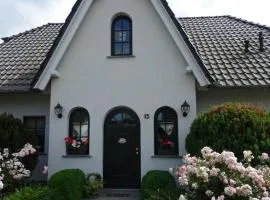 Schönes Ferienhaus in Radewege mit schönem Garten