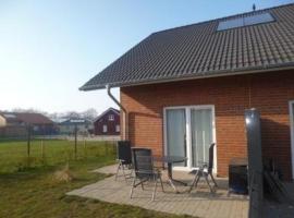 Ferienhaus in Hoben mit Grill und Terrasse, hotelli kohteessa Zierow