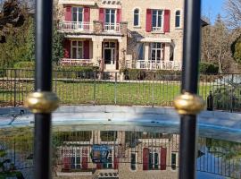 Le Pavillon de St Agnan, hôtel à Hautefort près de : Hautefort Castle