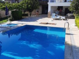 4 yatak odalı Harika müstakil villa, khách sạn ở Manavgat