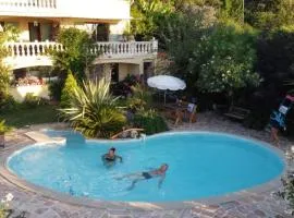 Petit coin de paradis, vue panoramique mer &montagne, piscine privée...
