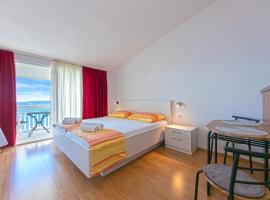 Adria Brela Apartments: Brela, Brela Kayası yakınında bir otel