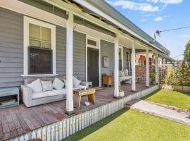 Saltbush Cottage in fabulous South Fremantle, holiday home in South Fremantle