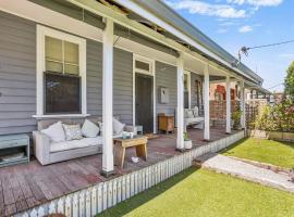 Saltbush Cottage in fabulous South Fremantle, Hotel in South Fremantle