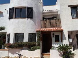 Maison 3 chambres proche plage amarre 7 m, villa in Empuriabrava