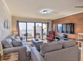 Coastal Escape Penthouse with Ocean Views, toegankelijk hotel in Myrtle Beach