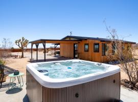 Remote, Hot Tub, Cowboy Pool, Hammocks, hotel di Sunfair Heights