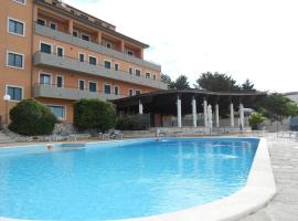 Santangelo Hotel, hotell i Monte SantʼAngelo