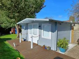 Private Lodge close to beaches and Goodwood