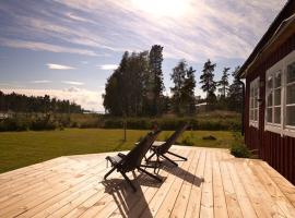 Luxury cosy cottage near the sea, mökki Karlstadissa