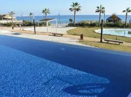 Super zeezicht in eerste lijn met verwarmd zwembad en fitness