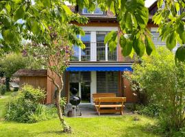 Modernes Reihenhaus mit Blick auf den Bodensee, magánszállás Bottighofen városában