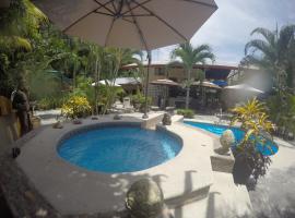 Coyaba Tropical Elegant Adult Guesthouse, feriebolig i Manuel Antonio