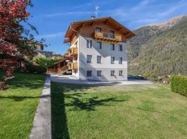 Appartamenti Penasa Renato, hotel v destinaci Commezzadura