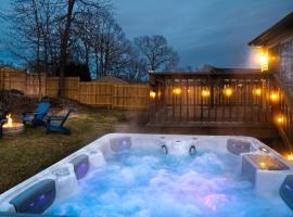 NEW! Updated Mystic Home w/ Sauna, Hot Tub & Deck, hotel dengan parking di Mystic