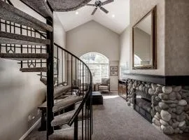 Family Getaway-Skiing, Ice Castles & Golf Course 2204 apts