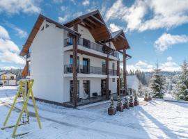 Chillax, hotel in Bukovel