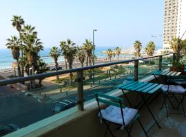 Panoramic Sea View Steps to Gordon Beach, hotel en Tel Aviv