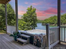 Amazing Vacation Home on the 56 MM, Dock, Water Toys, Fire Pit, 5 bedrooms/5 baths, hotel di Laurie