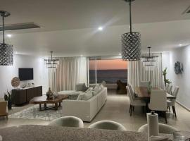 Luxury Marbella Beach Front 3 bedrooms apartment, hotel en Guayacanes