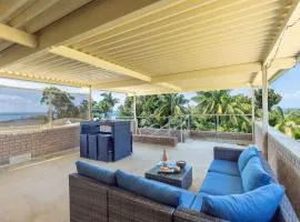 Galoola Hidden Gem, 2 97 Galoola Drive, Pet friendly, Rooftop outdoor area with spectacular views, Wi-Fi and air conditioning
