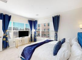 Blue 2 Bed 2 Bath Executive Suite Near Train # 305, ξενοδοχείο σε Malden