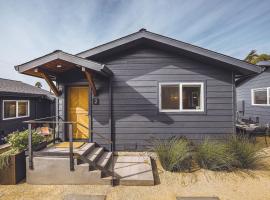 Fish Board Studio includes King Bed with Kitchenette and Futon, hotel in Stinson Beach