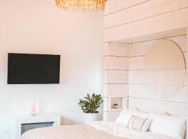 Funboard Room includes King Bed and Mini Kitchenette, alquiler temporario en Stinson Beach