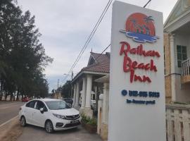 둔군에 위치한 리조트 Raihan Beach Resort