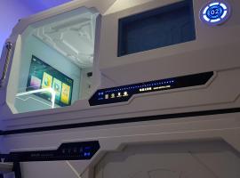 Apollo Capsule Hotel, hotel with parking in Ende