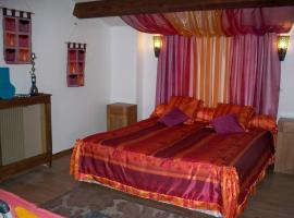 Room in Guest room - Guest Room in the heart of the vineyard, guest house di Badens