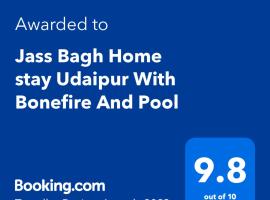 Jass Bagh Home stay Udaipur I swimming pool I wedding I 87oo2o5865, hytte i Udaipur
