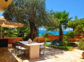 House Angelos D with sea view and private garden - Agios Gordios Beach, hotel en Agios Gordios