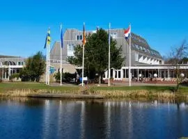 ZEEDUIN, met ZONNIG TERRAS - volledige KEUKEN- Resort Amelander Kaap, Incl verwarmd Hotel-ZWEMBAD nabij Dorp, Duinen en Strand