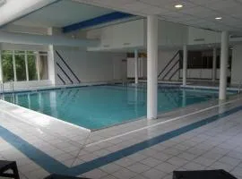 Appartement ZEEDUIN, met VERWARMD ZWEMBAD, eigen KEUKEN, ZONNIG TERRAS nabij DORP, DUINEN en STRAND