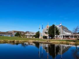 Gezellige App STRANDHUYS en DE VUURTOREN, beg grond met Prive TERRAS -eigen KEUKEN - Incl Verwarmd Binnen ZWEMBAD, hotel a Hollum