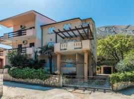 2 Bedroom Gorgeous Apartment In Bosana, hotel cu parcare din Stan Trigraci