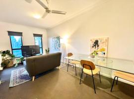 Stylish Self-contained Apartment, отель в городе South Hedland