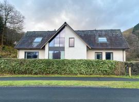 The Beach House Loch Lomond, hotel u gradu Lus