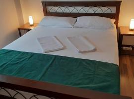 Dennis Apartment, hotel in Olympiaki Akti