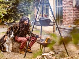 Vakantiewoning op Natuurterrein t Heuvelhof met optioneel hottub en sauna, готель у місті Гувелланд