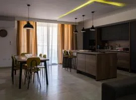 Modern 3 bedroom Apartment in Luqa (Sleeps 6)