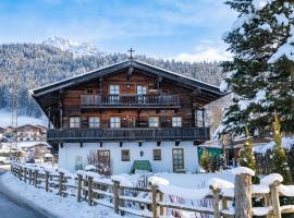 Landhaus Ammer, allotjament d'esquí a Oberndorf in Tirol
