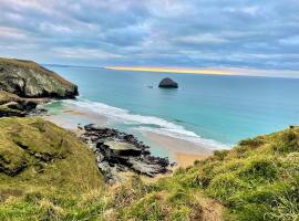 The Mermaid Loft - Trebarwith Strand Cornwall, hotel u gradu 'Tintagel'