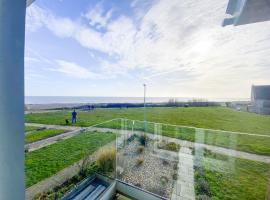 4 Sea View Walk Pakefield, hotel with parking in Pakefield