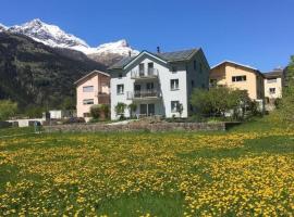 Schöne, sonnige 25-Zimmer Parterre-Ferienwohnung, hotel v destinaci Poschiavo