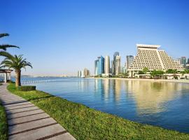 Viesnīca Sheraton Grand Doha Resort & Convention Hotel Dohā, netālu no apskates objekta Khalifa International Tennis & Squash Complex
